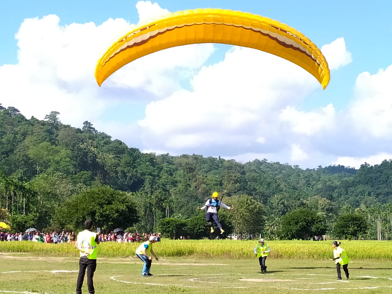 Nine countries participate in paragliding championship 