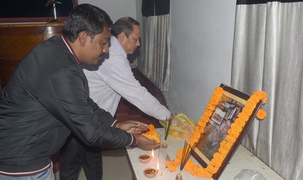 City scribes condole death of Journalist Naresh Mitra