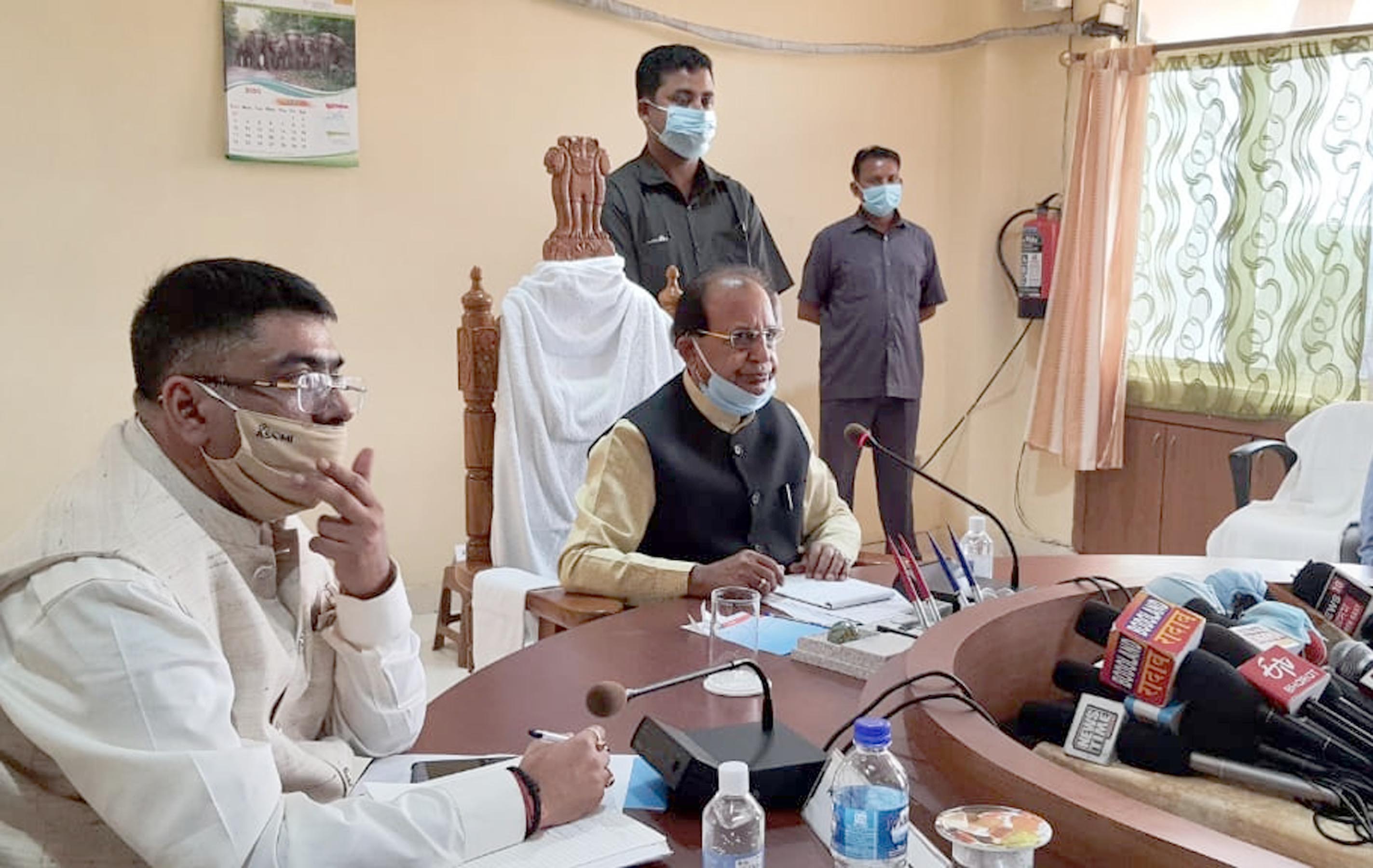 Governor Mukhi calls for people friendly administration 