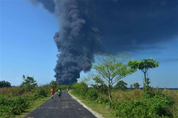 Firefighters dead in huge inferno at gas well 