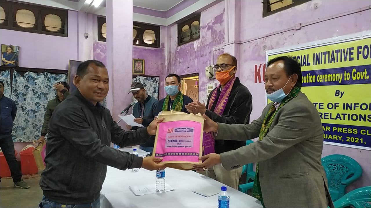Sonowal sends gifts to media in BTC
