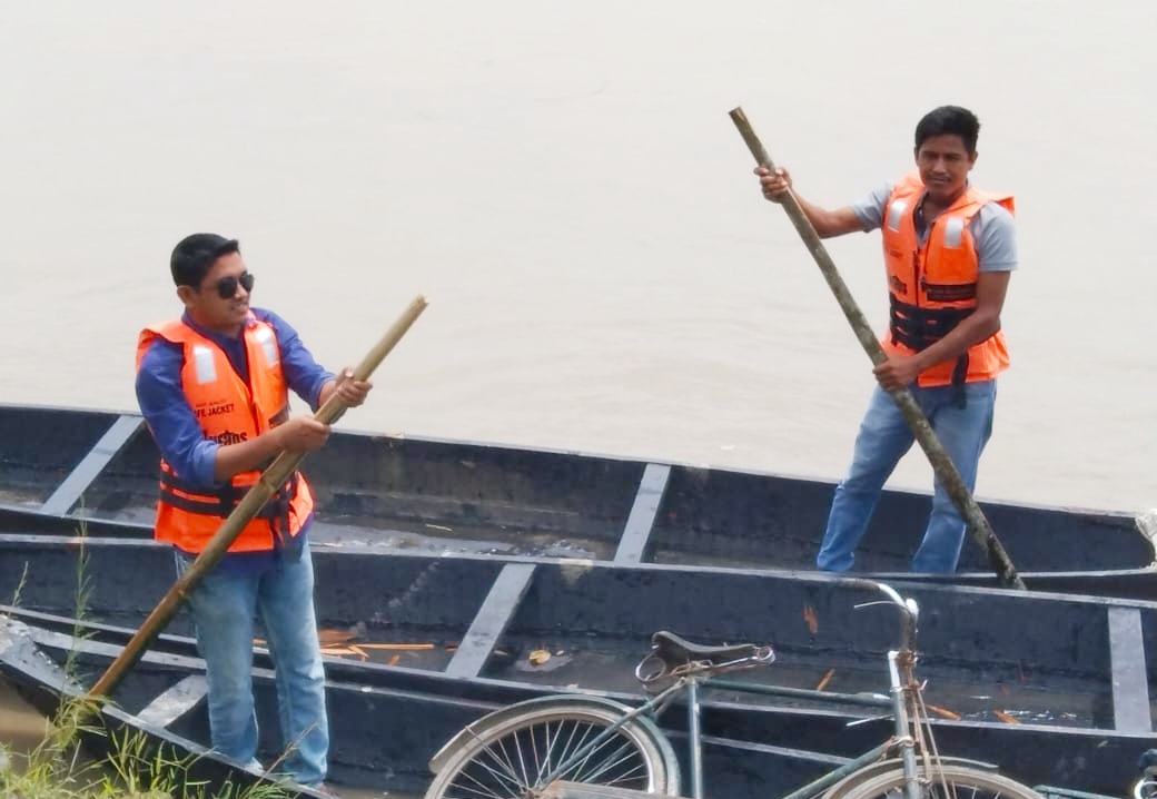 Initiatives of flood preparedness by distributing country boats in Majuli