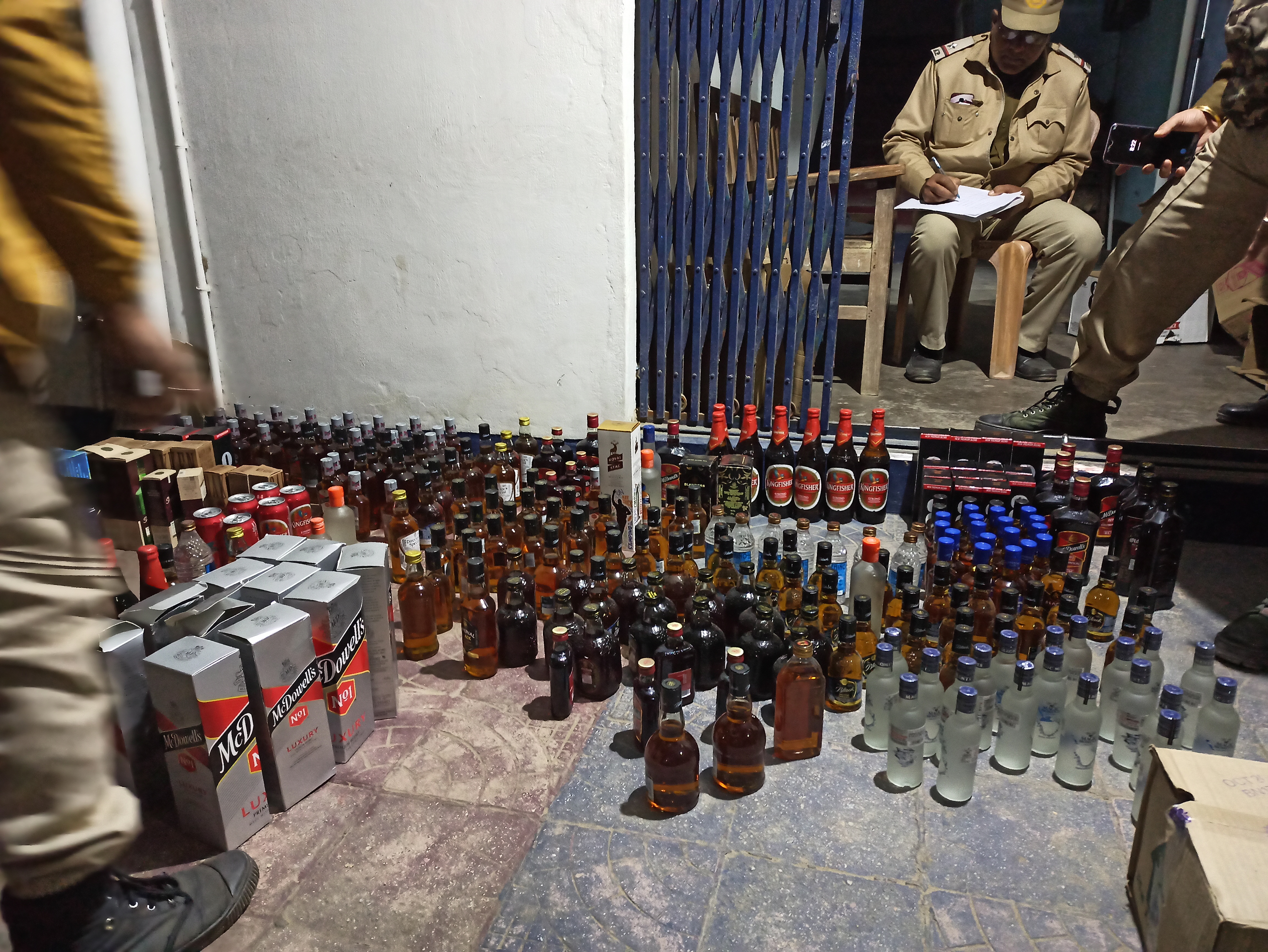Illegal liquor seized in Raha 