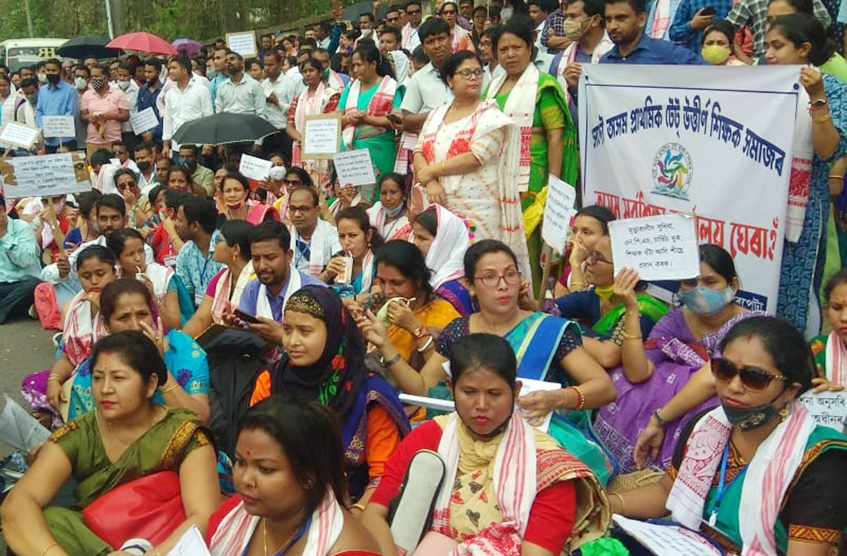 TET teachers storm Guwahati