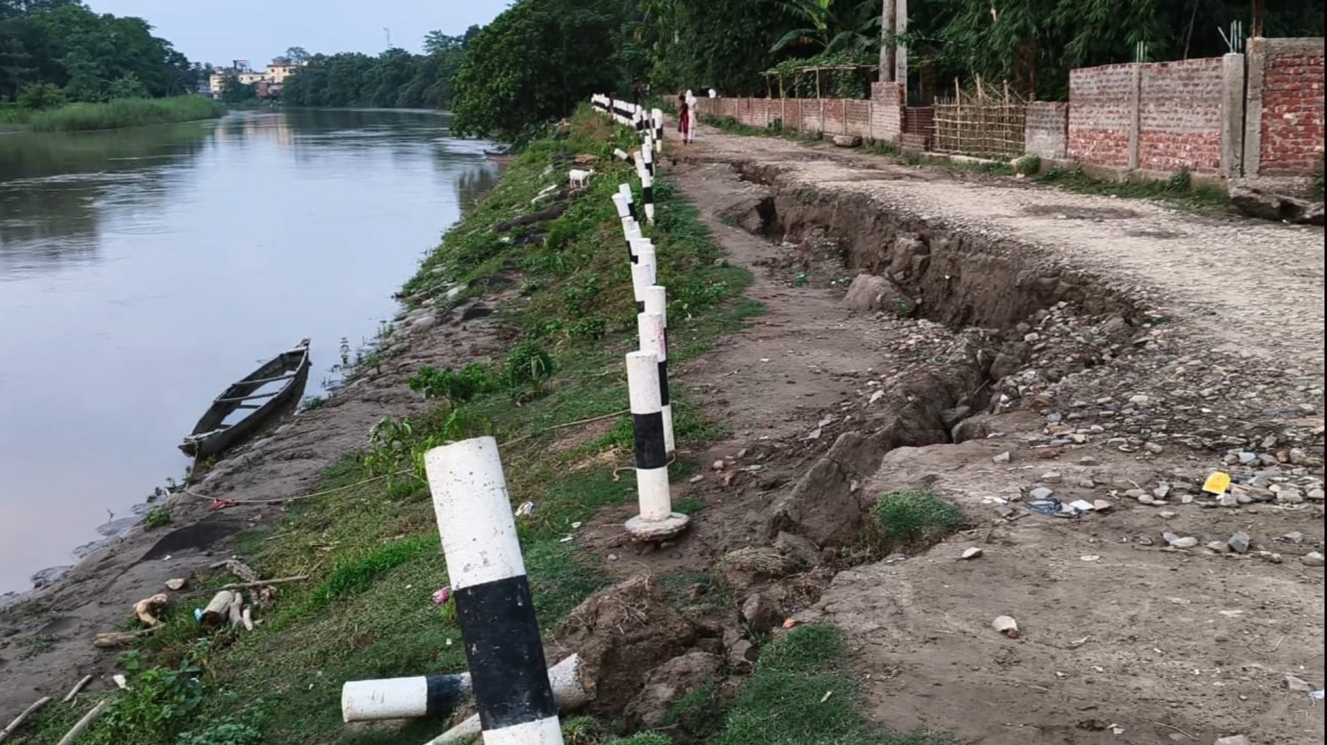 Massive Erosion by Dikhow River Threatens Nazira’s Bihubar and Simaulguri