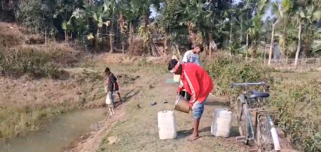 Acute Drinking Water Crisis Hits Holongamora Village Along Assam–Arunachal Border