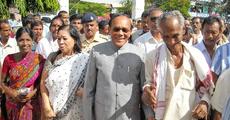 Bihar Govornar Devananda Konwar greeted at Demow