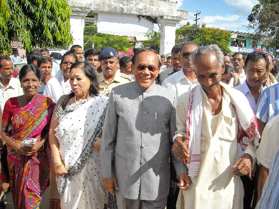 Bihar Govornar Devananda Konwar greeted at Demow