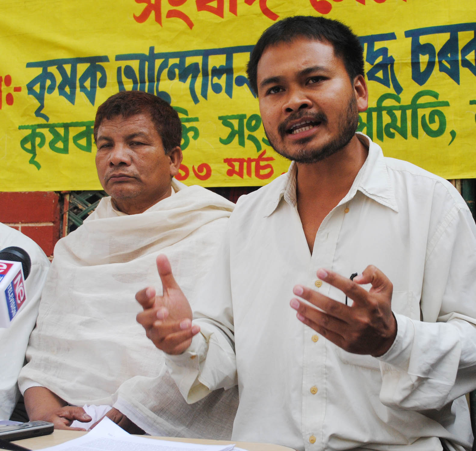Ballestic Akhil dares CM to prove maoist link