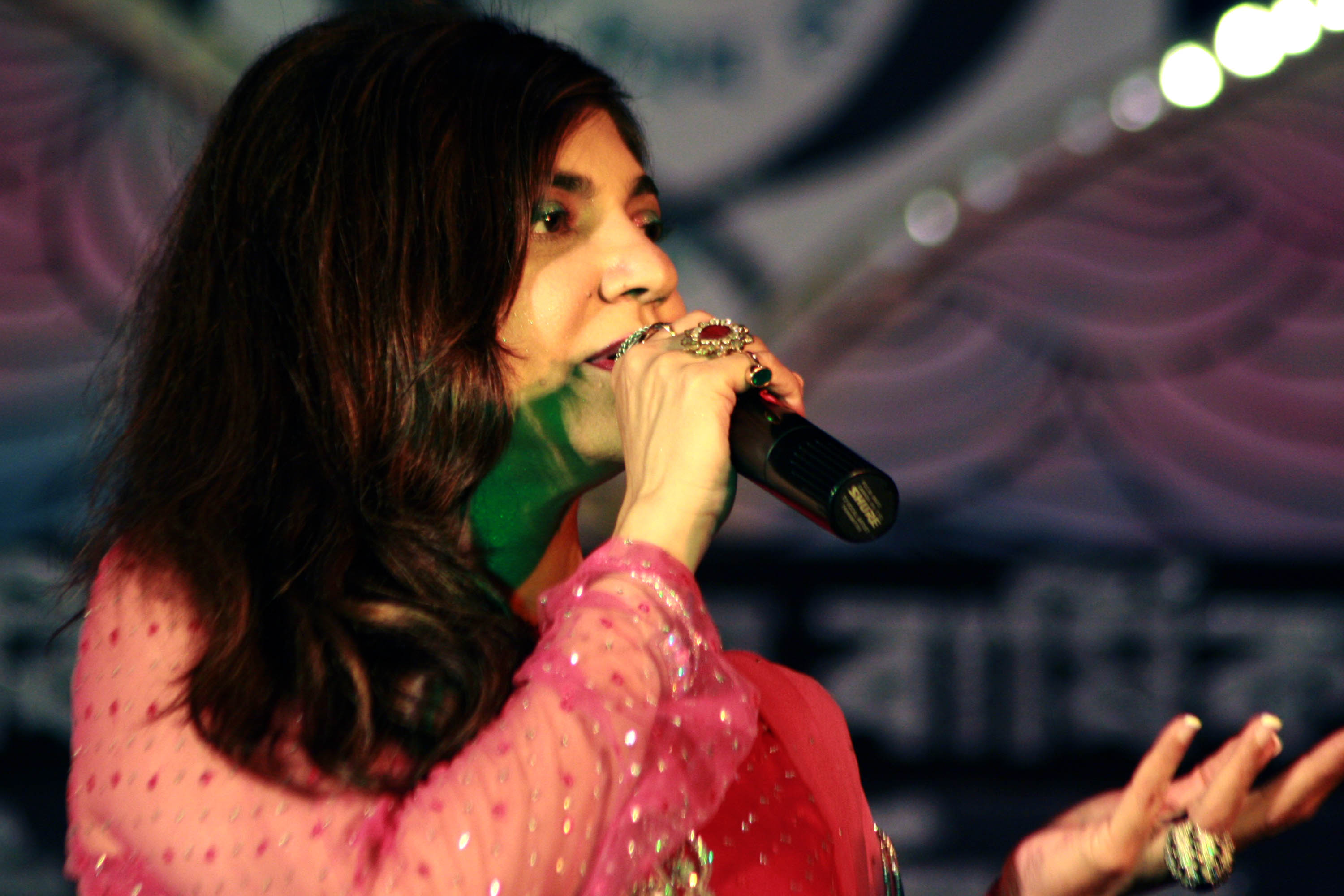 Alka Yagnik performed at Nagaon