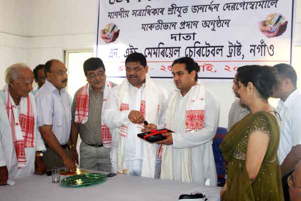 Charitable trust donates car to Uttar Kamalabari Satra