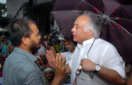 Anti dam protest greets Jairam Ramesh in Guwahati