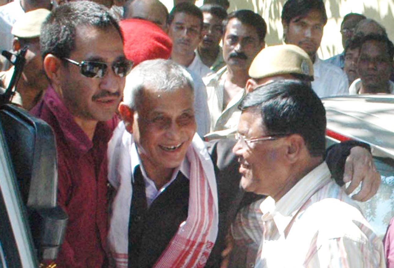 Bhimkanta released on bail; Hira announces support