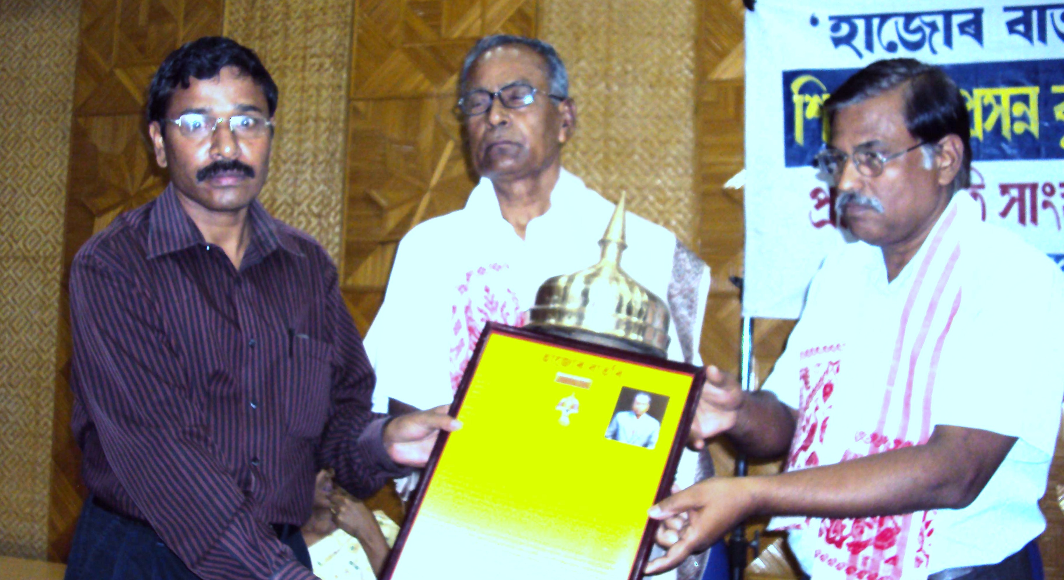 Hajor Batori felicitates Prassana Kumar Das