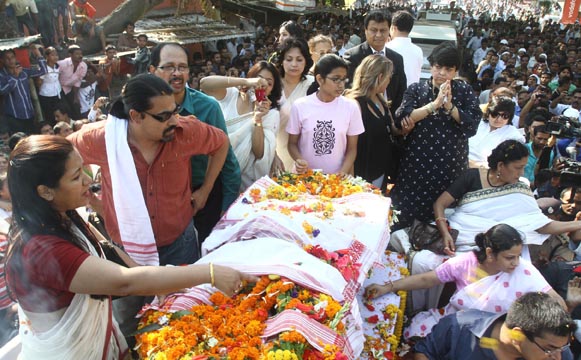 Lifeless Bhupen-da back to home; cremation at GU campus