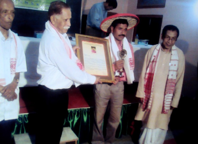 Shikshya Gaurav Award 2012 for Paresh Baishya
