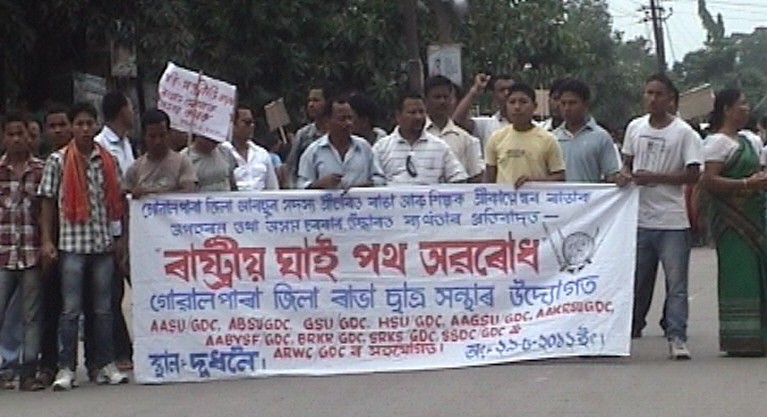National Highway blocked at Dudhnoi