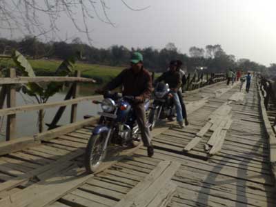 Deplorable condition of wooden bridge at Mahuramukh