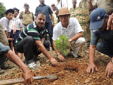 Arunachal Speaker joins mass plantation