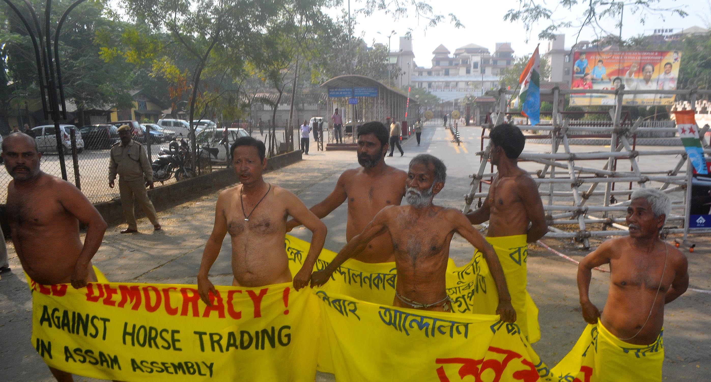 Naked protest failed 